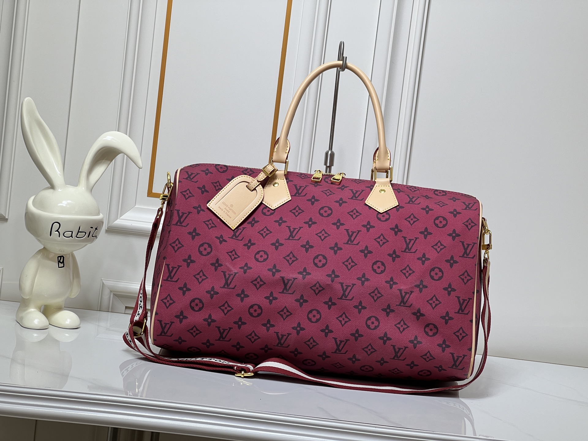 Louis Vuitton LV Classic Handbag Premium Canvas Model M27559 Interior Pocket Elegant Look Luxury Handbag